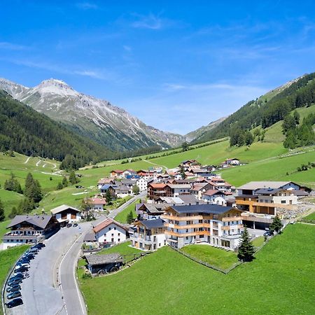 Anigglhof Hotel Malles Venosta Exterior photo