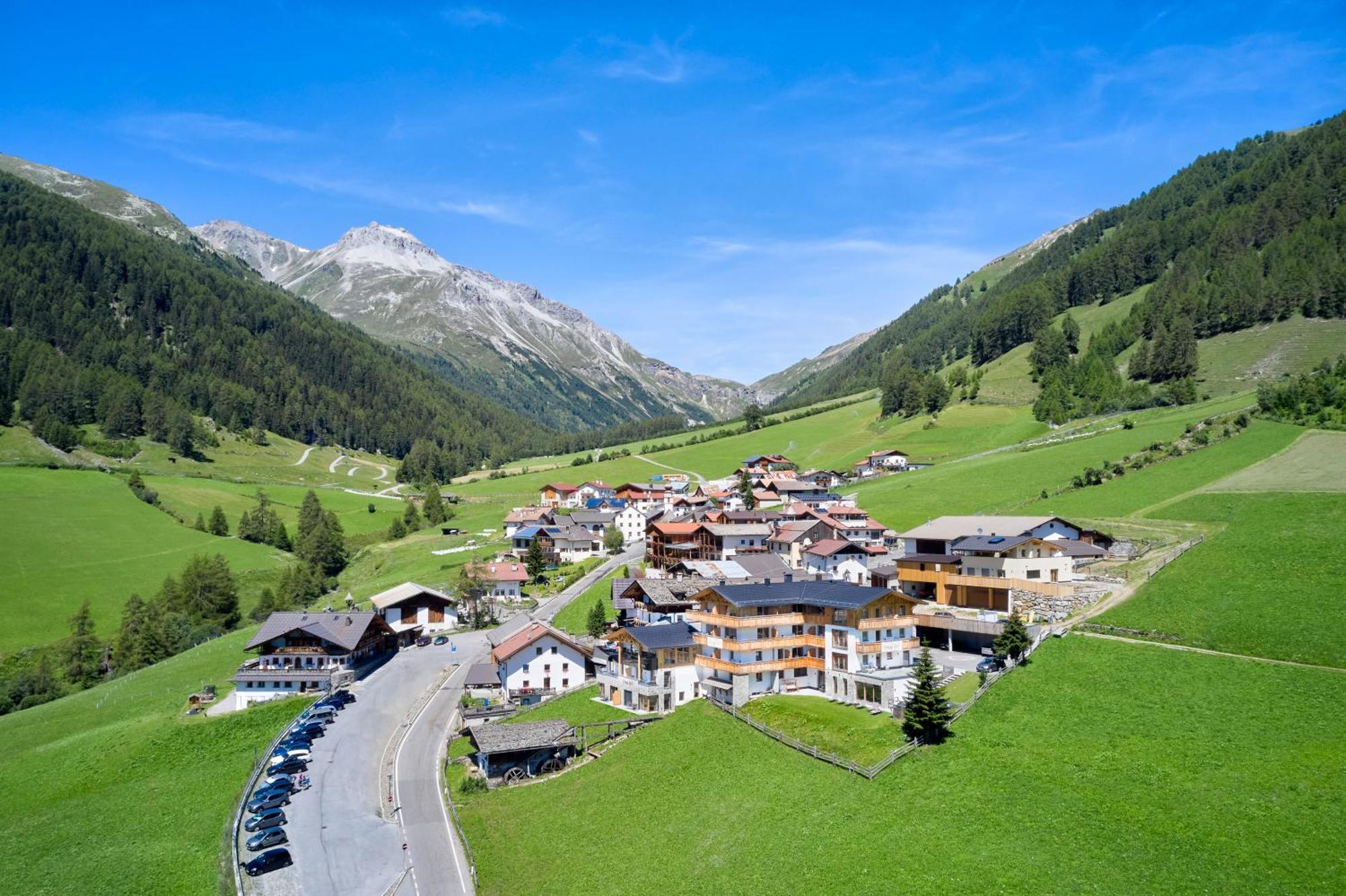 Anigglhof Hotel Malles Venosta Exterior photo